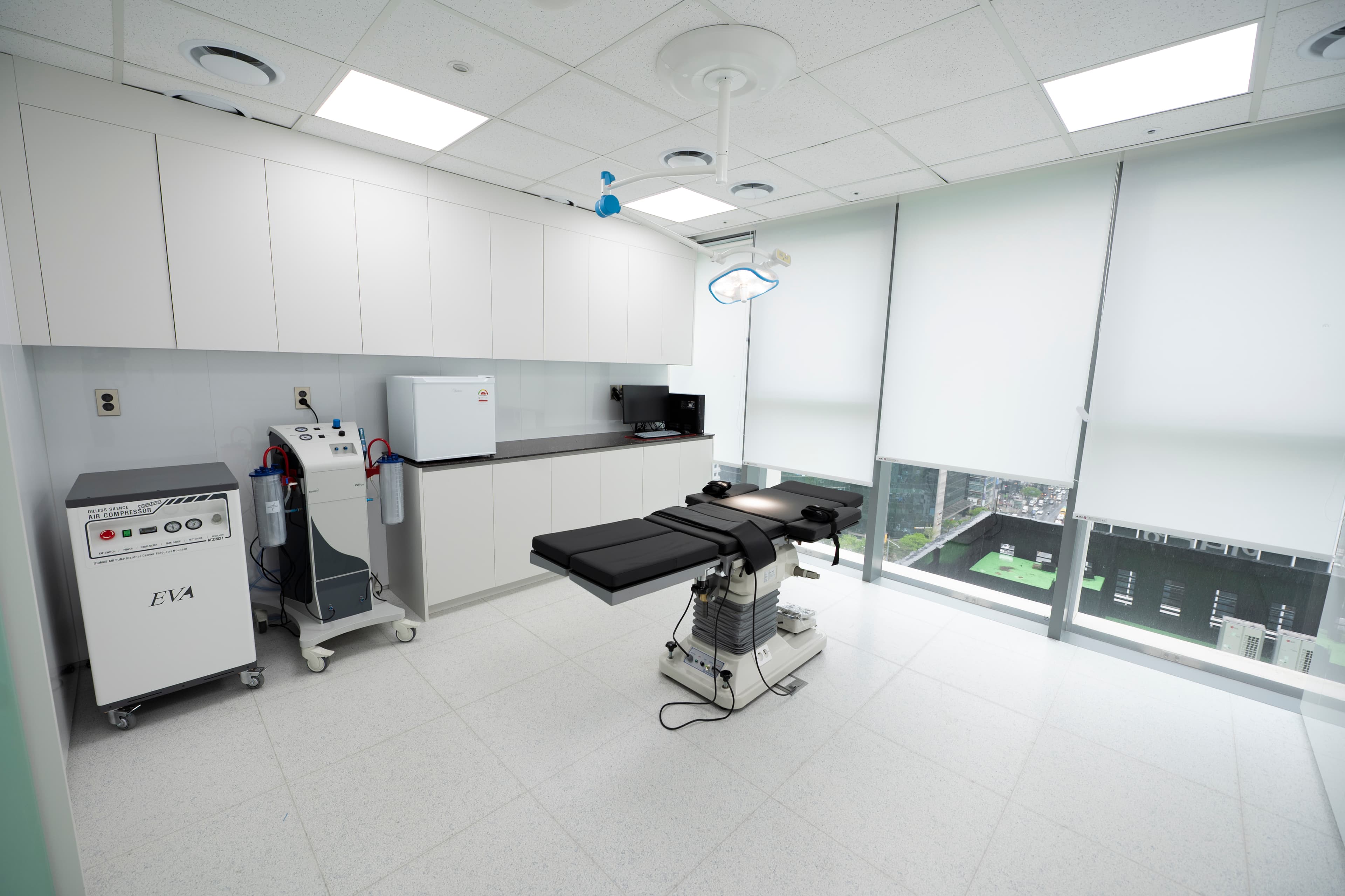 /images/about/hospital/수술실.jpg